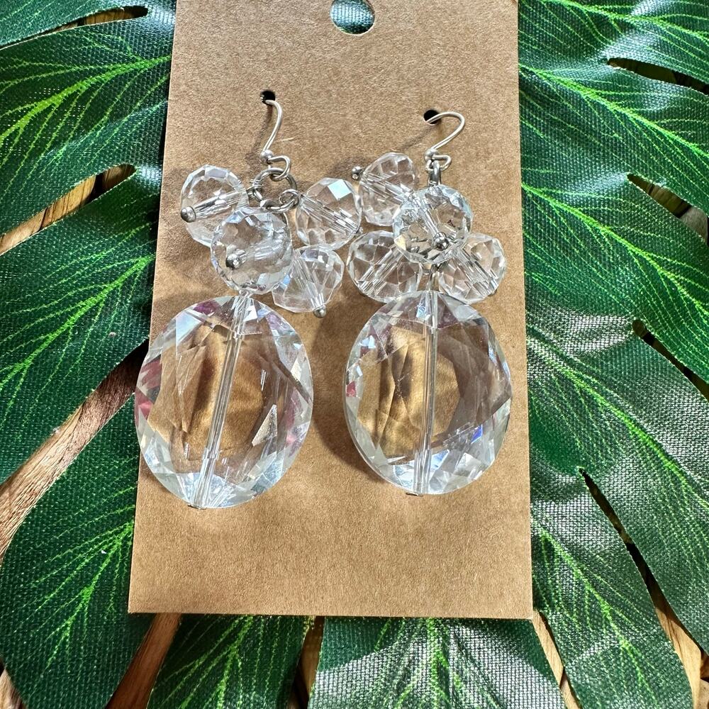BOGO FREE VTG Glass crystal chandelier earrings, elegant ￼